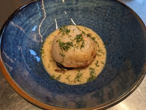 Slow cooked fennel bulb on top of slow cooked kohlrabi, finished with fennel veloute and dille (vegetarian) at Cochon&Carot in Hemiksem