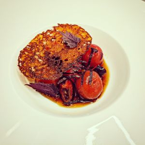 Marinated tomatoes with shiso (vegan) at Cochon&Carot in Hemiksem