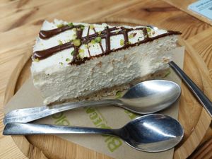 Pistachio cake #Veganuary at Biovegan Cafeteria Navarro in Valencia