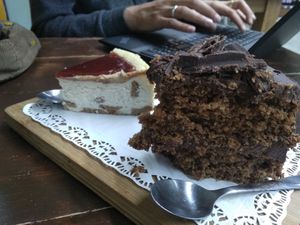vegan "cheese" cake & vegan chocolate cake at Biovegan Cafeteria Navarro in Valencia