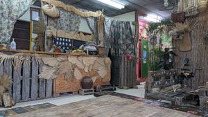  at Mademoiselle Mingu Cafe in Taketomi