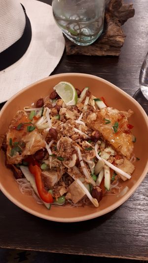 Bihun avec supplément tofu frit, excellent at Kopi Nona in Quimper