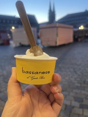 Vegan coconut ice creamm  at Bassanese in Nuremberg