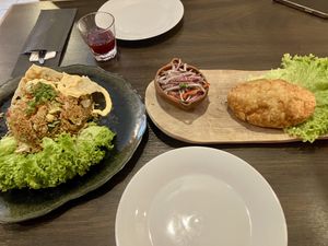 Reisgericht (ohne Oystersauce bestellen!) und gefüllte Kartoffeltasche (Vorspeise)  at Pachamama in Bremen