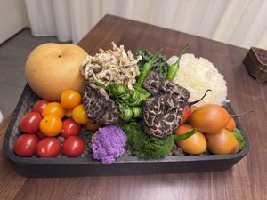 Example veggies  at Wuwei Shushi - Jing'an Temple Store - 无味舒食- 静安寺店 in Shanghai