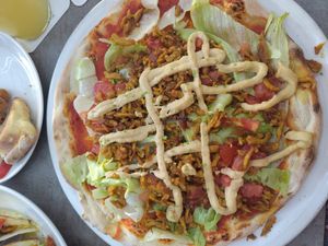 Veggie shawarma pizza without cheese at Cafe Extrablatt in Kaiserslautern