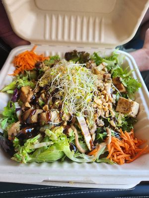Thai peanut soba noodle salad at Freshies Maui in Makawao