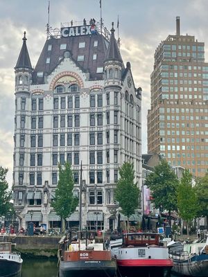Het witte huis - Oudste wolkenkrabber van Europa at Vegan Food Tour Rotterdam in Rotterdam