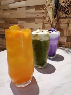 Végétal drinks and latte at Chabana in Narbonne