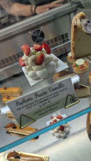 Description de la pavlova fraise-vanille at Chabana in Narbonne