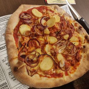 Vegan ham, onions, potatoes at Express Pizza in Copenhagen