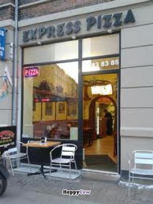 Pizzaer:
1. tomatsauce, 'ost' og tre slags valgfri grøntsager - 69 kr.

2. tomatsauce, 'ost', 'skinke' og to slags valgfri grøntsager - 76 kr.

3. tomatsauce, 'ost', 'peperoni' og to slags valgfri grøntsager - 76 kr.

4. tomatsauce, 'ost',  at Express Pizza in Copenhagen