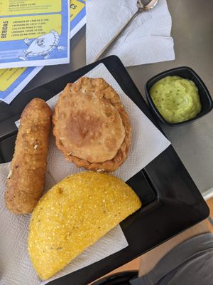 Empanada Clásica - 3.5/5

Panzerotti Ranchero - 5/5

Palito de Queso y Bocadillo - 4.5/5 at Shottas Medellin Vegan Food in Medellin