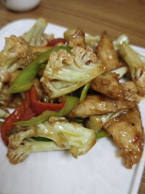 Cauliflower with tofu (fish taste) and pepper at Vidatang Vegetarian Restaurant - 一道汤素食馆 in Haikou