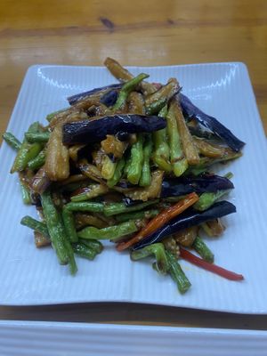 Eggplant with green beans 茄子之恋  at Vidatang Vegetarian Restaurant - 一道汤素食馆 in Haikou