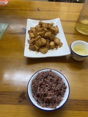 Sat and pepper tofu with purple rice  at Vidatang Vegetarian Restaurant - 一道汤素食馆 in Haikou