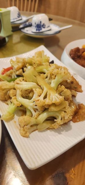 Stir-fry cauliflower at Vidatang Vegetarian Restaurant - 一道汤素食馆 in Haikou