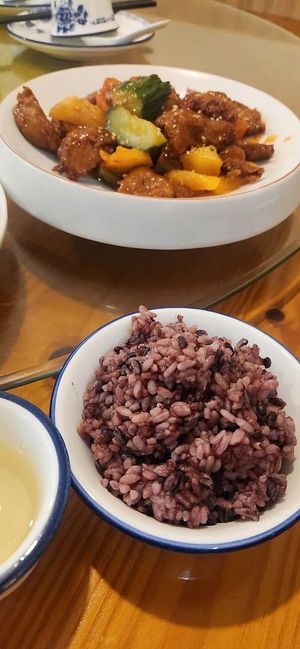 Brown rice at Vidatang Vegetarian Restaurant - 一道汤素食馆 in Haikou