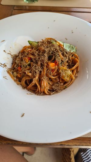 Linguine al vino rosso con verdurine saltate e tartufo estivo at Bagno Margherita - Maybe closed in Forte Dei Marmi