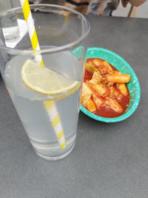 Lemon soda and vegan tteokkbokki at Modern Korean in Vienna