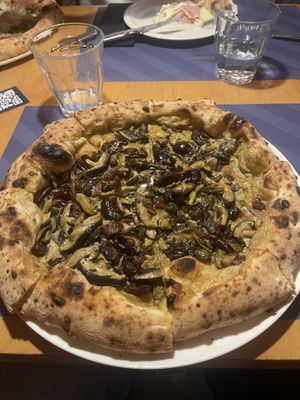 Pizza indigo (vegana)  at Demaio in Bilbao
