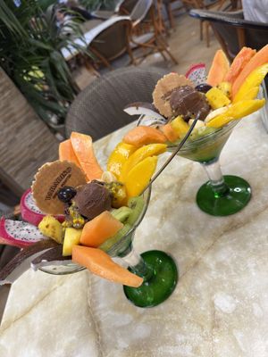 you can choose 4 scoops of ice cream  at Paradiso Della Frutta in Bussolengo