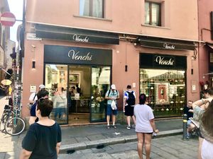 The store  at Venchi Cioccolato e Gelato - Via degli Orefici in Bologna