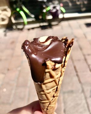 Liquid chocolate filling   at Venchi Cioccolato e Gelato - Via degli Orefici in Bologna