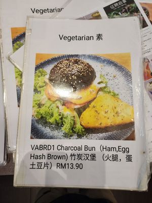 Vegetarian burger at 1986 Cafe in Kluang