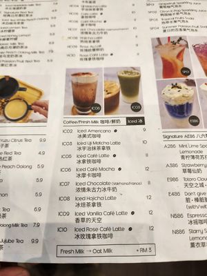 Oat milk with coffee and tea at 1986 Cafe in Kluang