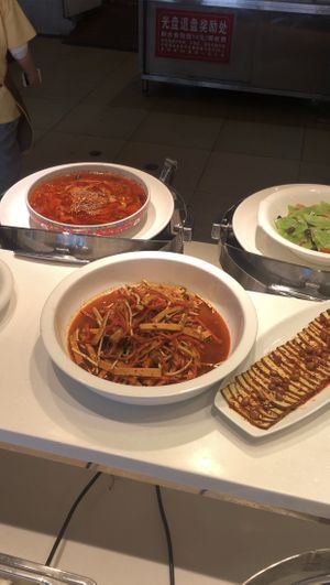 Buffet selection at Yù Sù Gé in Chengdu