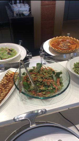 Buffet selection at Yù Sù Gé in Chengdu