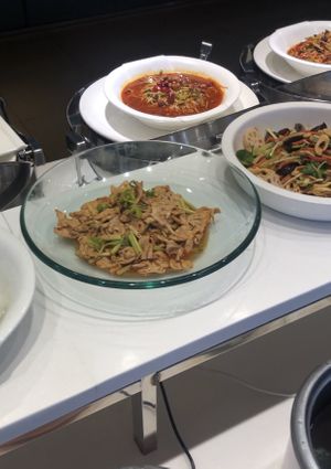 Buffet at Yù Sù Gé in Chengdu