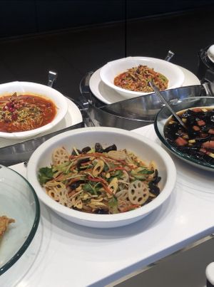 Buffet at Yù Sù Gé in Chengdu