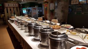 Buffet at Yù Sù Gé in Chengdu