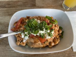 Bombay mit Bärlauch Aioli statt Sour Cream  at Erdapfel in Luebeck