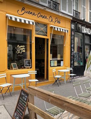  at Buena Onda Cà Phê in Paris