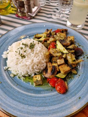 Tofu with mediterranean vegetables at Big Blue in Nin