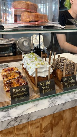 Vitrina de algunos panes   at Saoco Vegan Bakery in Santiago