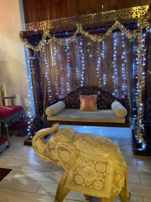 Art decorations at Patiala - W 35th St in New York City