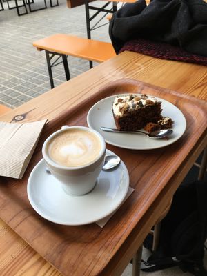 cake and cappucino at Sopa - Boronat in Barcelona