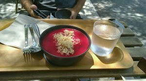Sopa fría de remolacha y zanahoria con quinoa at Sopa - Boronat in Barcelona