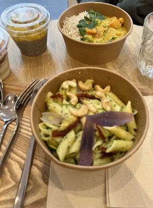 Pesto Pasta and Curry  at SOA Champs-de-Mars in Paris