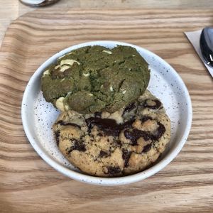 Cookie chocolat et cookie matcha  at SOA Champs-de-Mars in Paris