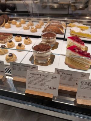 vegan tiramisú at MXP - Bindi Dolci e Caffè - T1 in Ferno