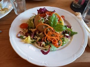 Ofenkartoffel mit Avocado-Quinoa-Creme at Gewölberestaurant "HappyEnd" in Koenigstein