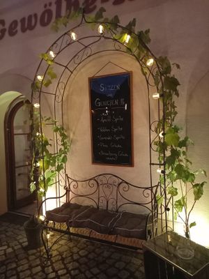 Sitzplätze außen at Gewölberestaurant "HappyEnd" in Koenigstein