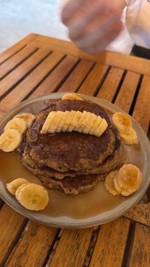 Banana pancakes with mapple syrup at Monoquilha in Ubatuba