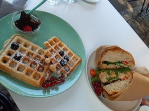 Hummus bread and waffles at Marianne in Bremen