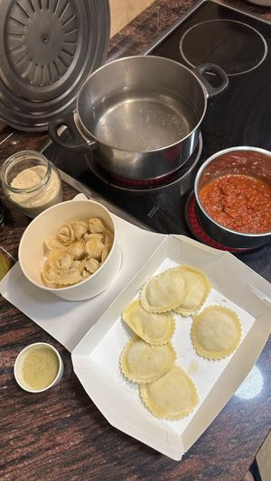Kit Tortellini ripieni di ragú alla bolognese y Ravioli di ricotta con salsa al pomodoro  at 26KG in Barcelona